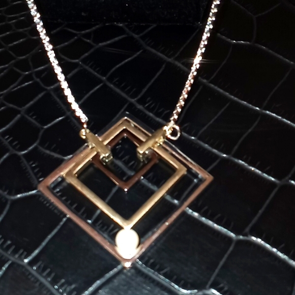 Vantel Pearls Echo Necklace - Picture 11 of 13